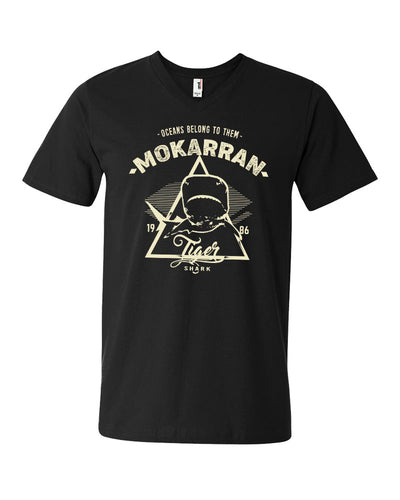 Tee shirts plongée col V pour homme requin tigre noir