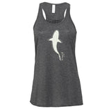 Dos nageur plongée femme requin mokarran gris