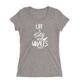 Tee shirt plongée gris foncé pour femme life is better with whale gris