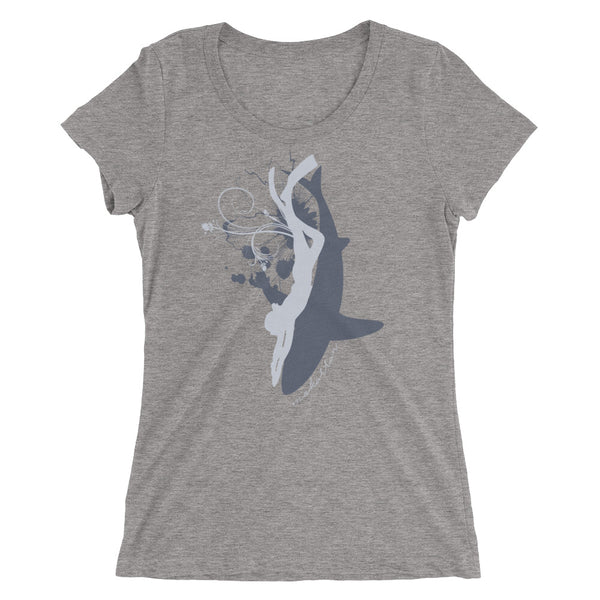 t-shirt apnée femme col large requin et plongeuse gris