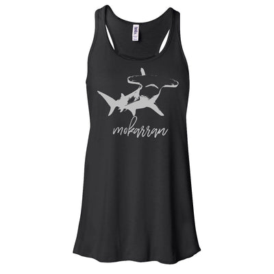 Dos nageurs plongée femme grand requin marteau noir