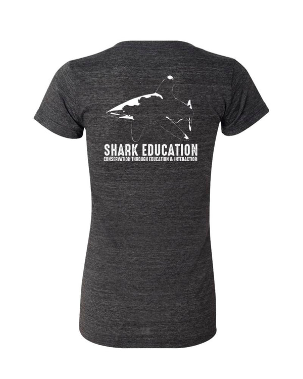 T-shirt col V femme Shark Education 2020