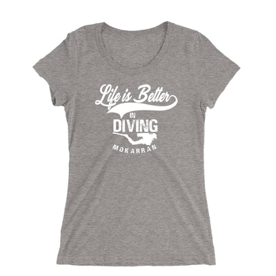 Tee shirt plongée à col large pour femme Life is better in diving gris
