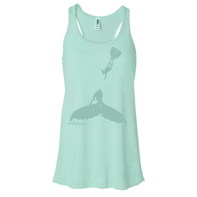 Dos nageurs plongée femme baleine à bosse et plongeur vert