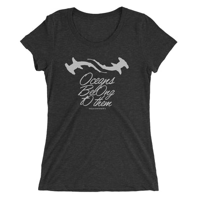 Tee shirt plongee femme col large requins les océans leur appartiennent noir
